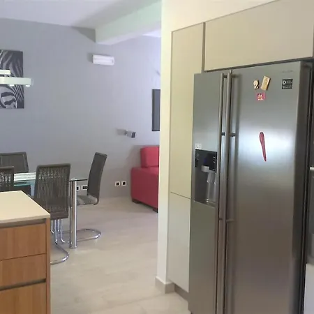 Nina With Private Pool Near Casa vacanze