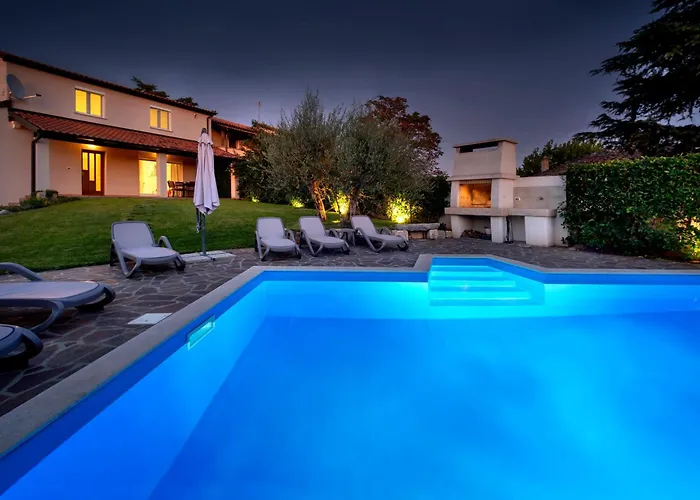 Nina With Private Pool Near Poreč