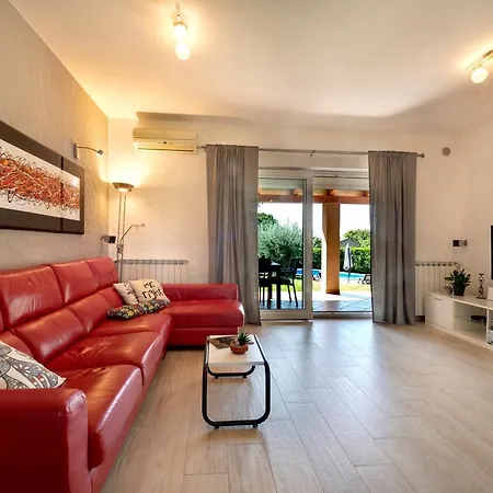 Ferienhaus Nina With Private Pool Near Poreč
