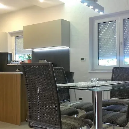 度假居 Nina With Private Pool Near