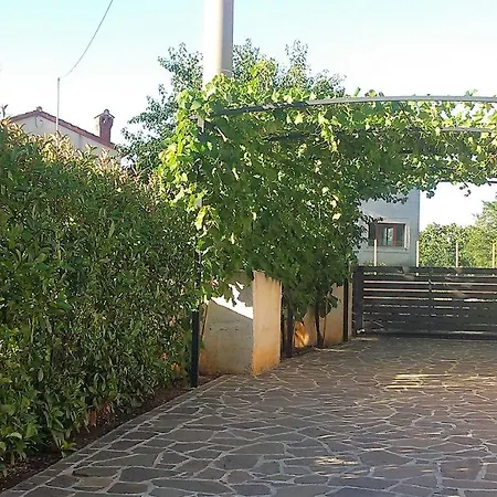 Nina With Private Pool Near בית נופש *