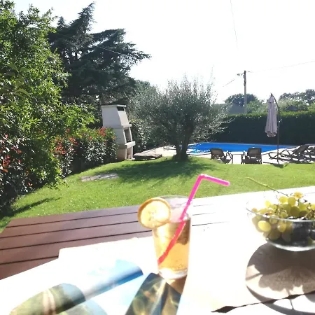 Nina With Private Pool Near פורץ