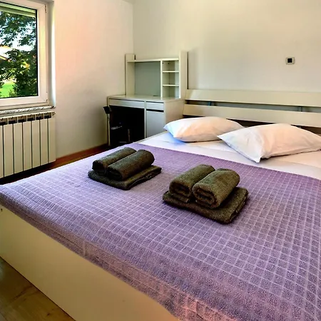 בית נופש Nina With Private Pool Near פורץ