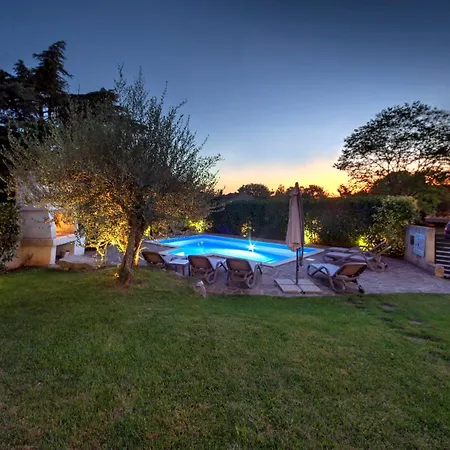 Nina With Private Pool Near Holiday home *