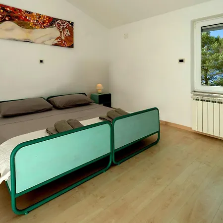 בית נופש Nina With Private Pool Near
