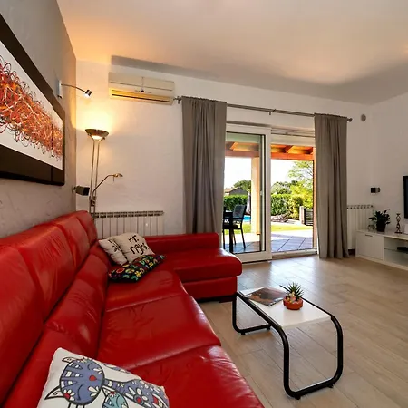 Nina With Private Pool Near בית נופש פורץ