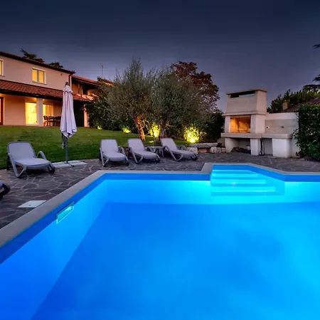 Nina With Private Pool Near Porec