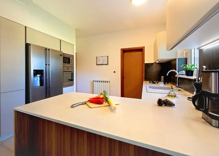 בית נופש Nina With Private Pool Near *