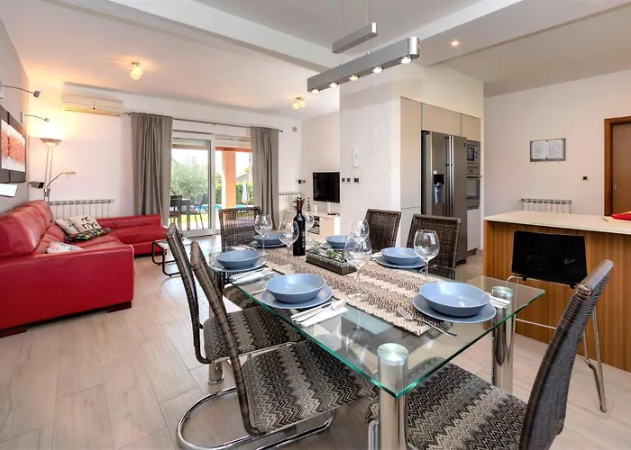 Nina With Private Pool Near * Poreč