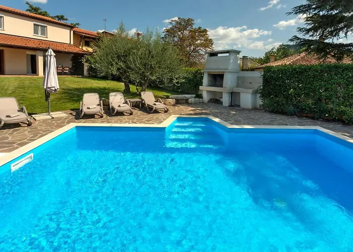 Nina With Private Pool Near Ferienhaus *