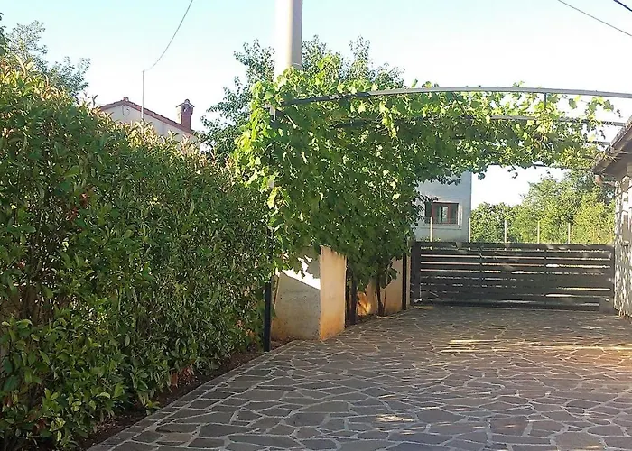 Nina With Private Pool Near בית נופש *