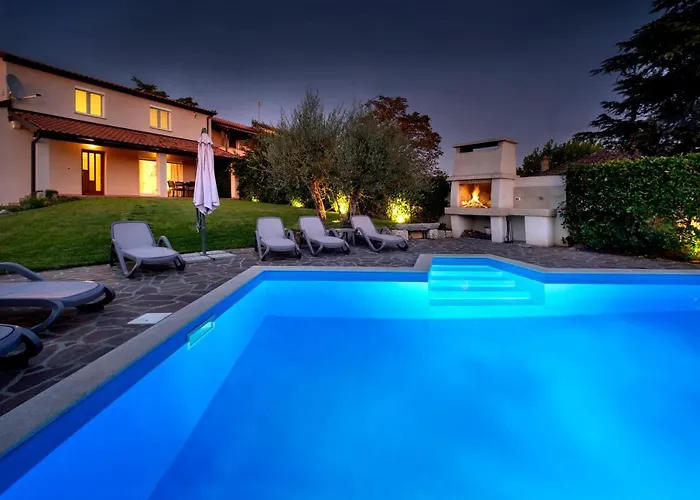 Nina With Private Pool Near * Poreč