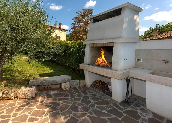 Nina With Private Pool Near