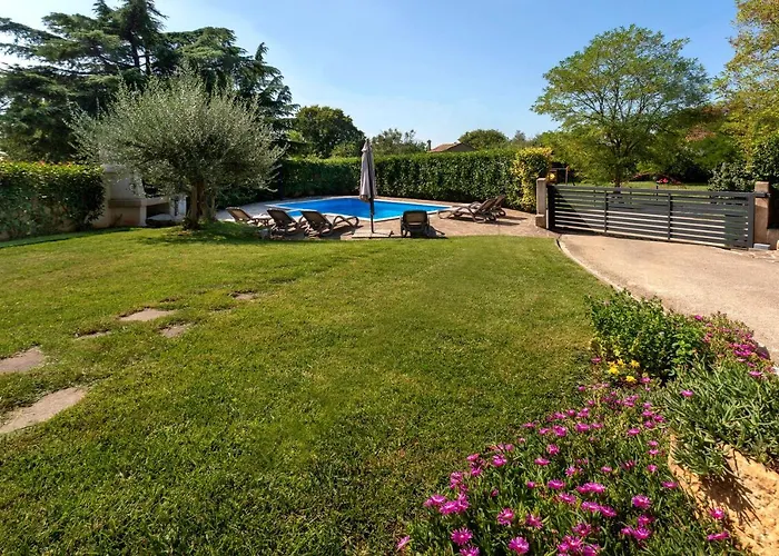 Nyaraló Nina With Private Pool Near