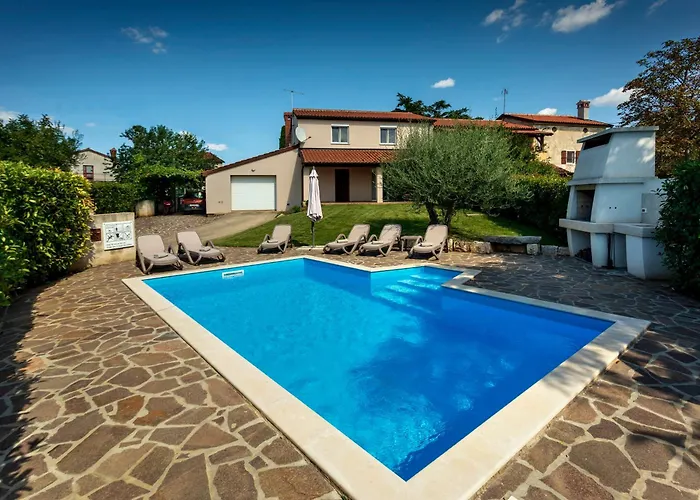 Nina With Private Pool Near *