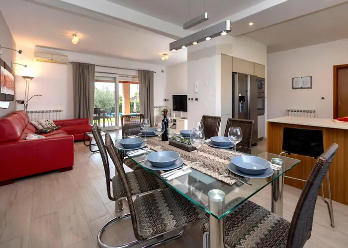 Nina With Private Pool Near * Poreč