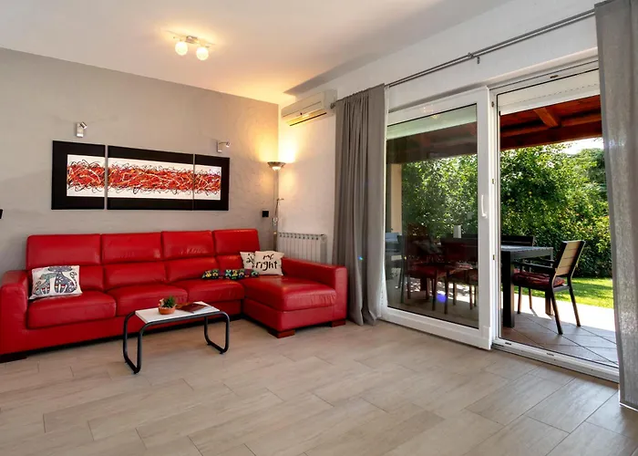 Nina With Private Pool Near Poreč