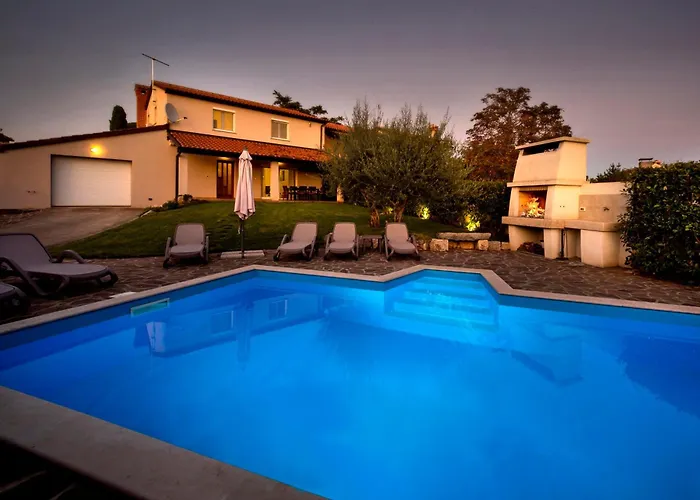 Nina With Private Pool Near Nyaraló