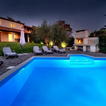 Nina With Private Pool Near * Poreč